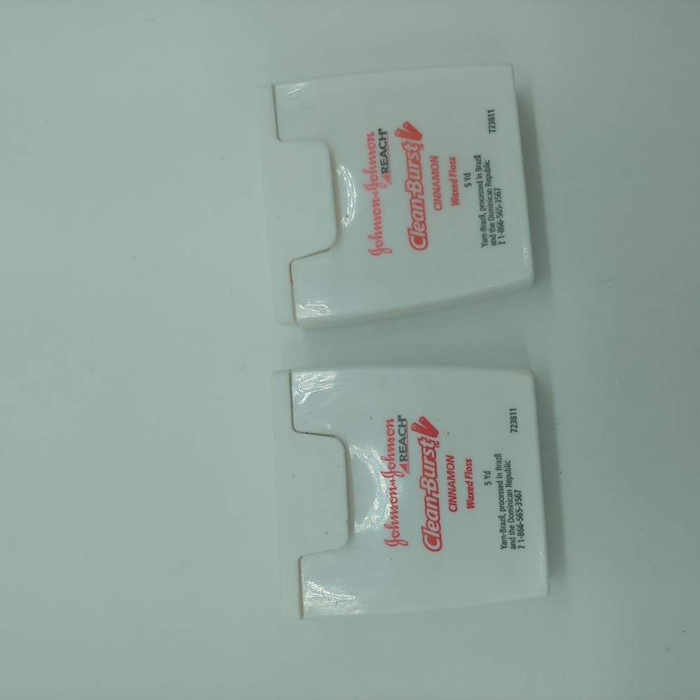 Johnson & Johnson clean burst cinnamon floss